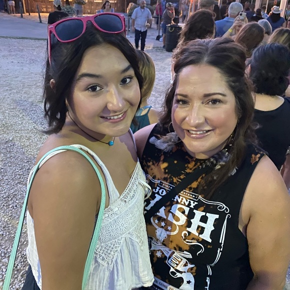 Meet your Posher, Kristina - Picture 4 of 5